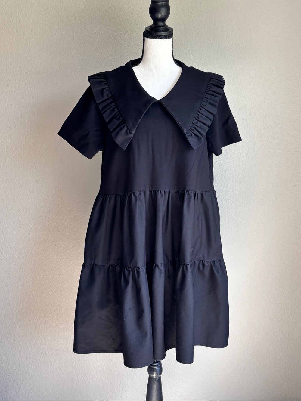 Women’s M Black Ruffled Oversized Collar Tiered A-line Dress